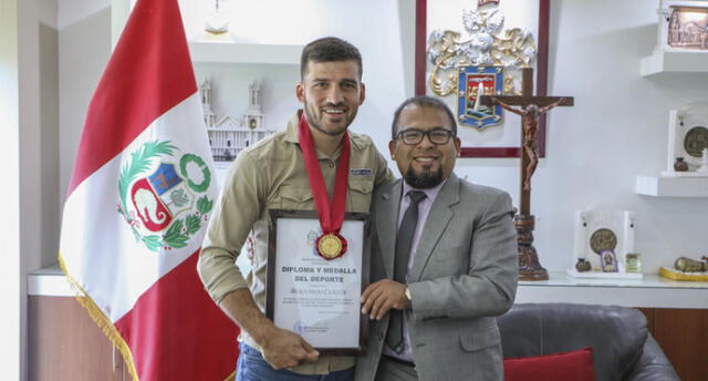 Bernardo Cuesta es distinguido con el máximo reconocimiento del deporte en Arequipa.