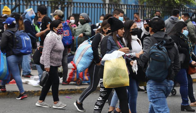 Vendedores ambulantes volverían a laborar en las calles de Gamarra este lunes 22 de junio. Créditos: Jorge Cerdán / La República.