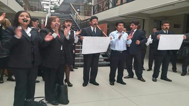 Tacna: Trabajadores judiciales protestan contra descuentos [VIDEO]