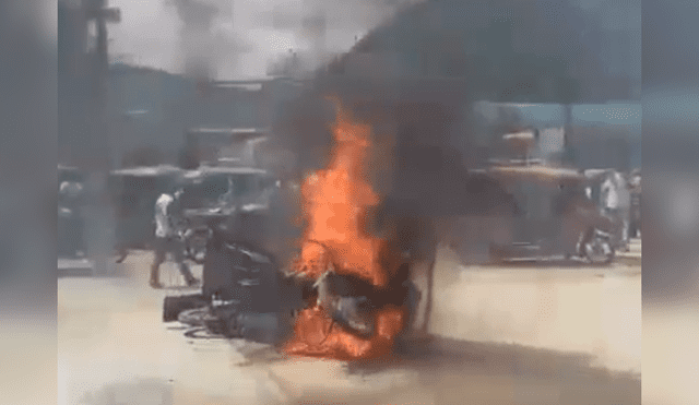 Pobladores queman mototaxi de delincuentes en Jaén [VIDEO]