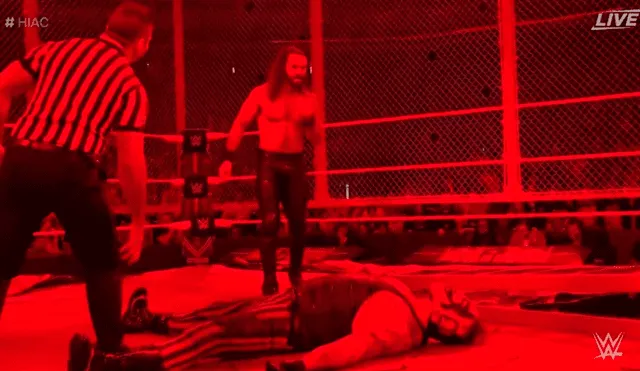 Rollins perdió el combate por descalificación, pero retuvo su cinturón. Créditos: WWE