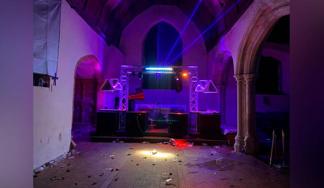 Los organizadores irrumpieron el templo, de 500 años de antigüedad, para instalar equipos de sonido y ventilación, causando daños al histórico inmueble. Foto: Essex Police UK