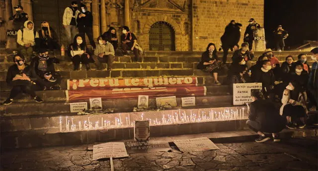 En Cusco, jóvenes también se manifestaron y encendieron velas. Foto: Maribel Mamani