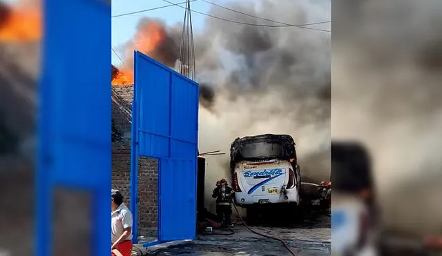 Según medios locales, delincuentes prendieron fuego al bus de la empresa de transportes Nuevo Turismo Sandrita SAC por negarse a pagar cupo.