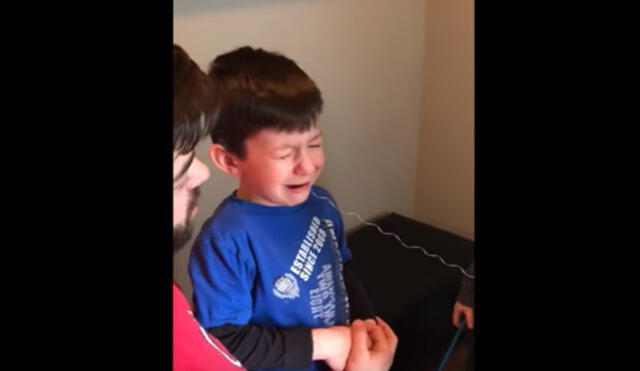 YouTube: Intentan extraerle su pequeño diente pero su hermano menor lo ayuda de insólita forma 