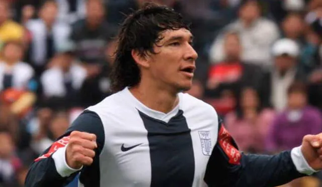 Roverto Ovelar jugó tres temporadas en Alianza Lima (2009-2011).