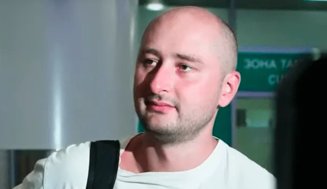 Periodista ruso aparece en TV luego de que autoridades lo dieron por muerto