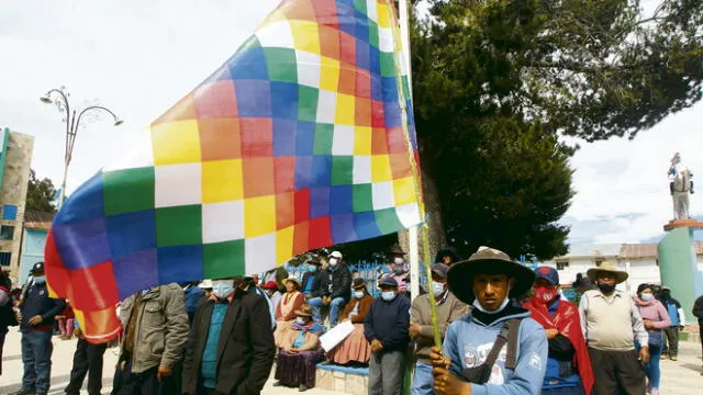 símbolo. Bandera que unifica a los pueblos aimaras de Perú y Bolivia.