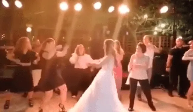 En Facebook, una novia preparó una sorpresa para su pareja e invitados bailando la canción ‘Con Calma’ de Daddy Yankee.