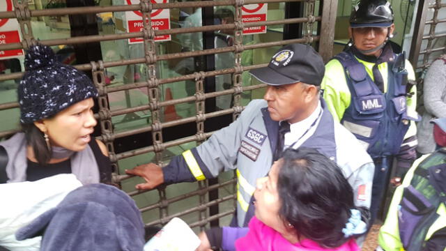 Comerciantes de Mesa Redonda inician trámite para renovar licencia de Defensa Civil [FOTOS]