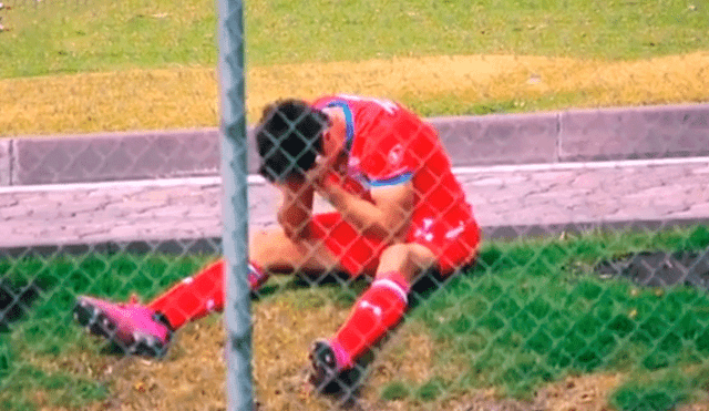 El gesto de niño con futbolista expulsado en el Universidad Católica vs. Sporting Cristal.