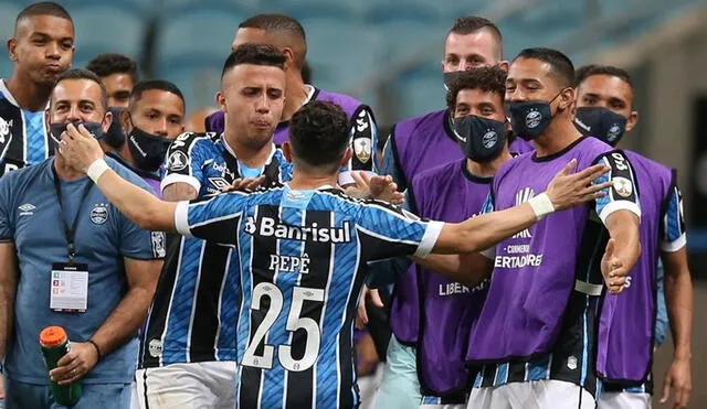 Gremio ganó 2-0 a U. Católica y avanzó a octavos de final de la Copa Libertadores. Foto: EFE