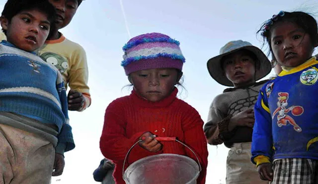 Niños de Coata consumen agua contaminada