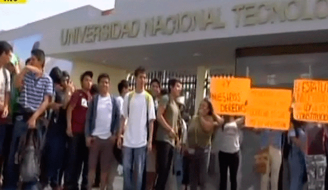 Alumnos de la Universidad Nacional Tecnológica de Lima Sur protestan por cambio en malla curricular [VIDEO]