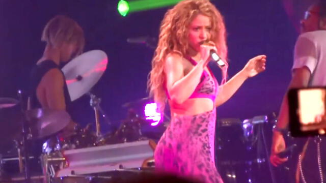 Shakira desbordó sensualidad con enérgico baile en México [VIDEO]