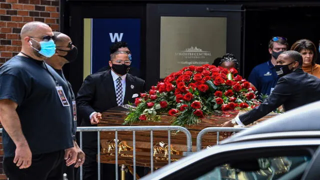 Pallbearers move the casket containing the remains of George Floyd during a memorial service in his honour on June 4, 2020, at North Central University's Frank J. Lindquist Sanctuary in Minneapolis, Minnesota. - On May 25, 2020, Floyd, a 46-year-old black man suspected of passing a counterfeit $20 bill, died in Minneapolis after Derek Chauvin, a white police officer, pressed his knee to Floyd's neck for almost nine minutes. (Photo by CHANDAN KHANNA / AFP)