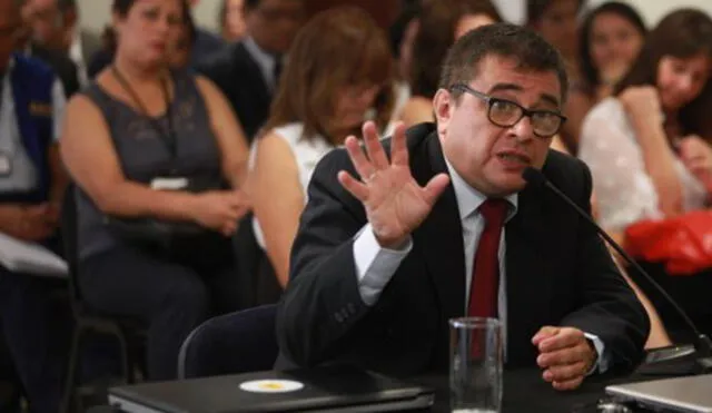 Adolfo Castillo, jefe de la ONPE, rechaza acusación de plagio de libro