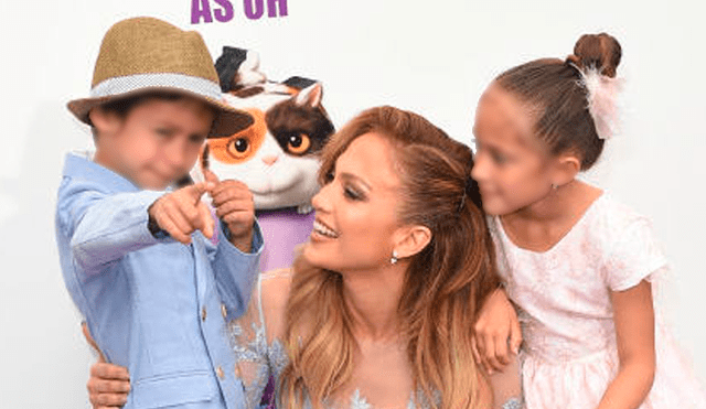Jennifer Lopez luce sexy bikini mientras se divierte con sus hijos [FOTOS]
