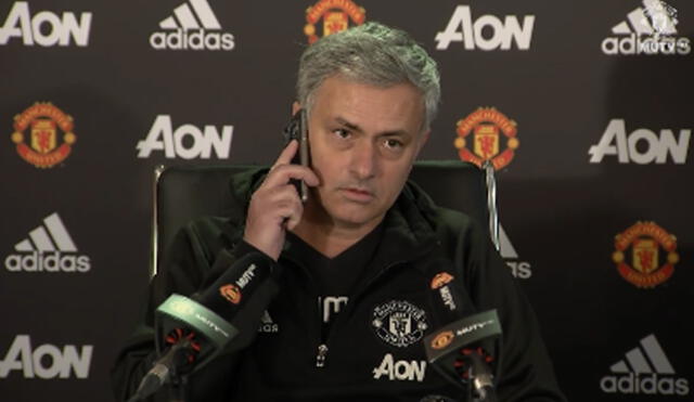 José Mourinho contestó teléfono de un periodista en plena conferencia de prensa |VIDEO