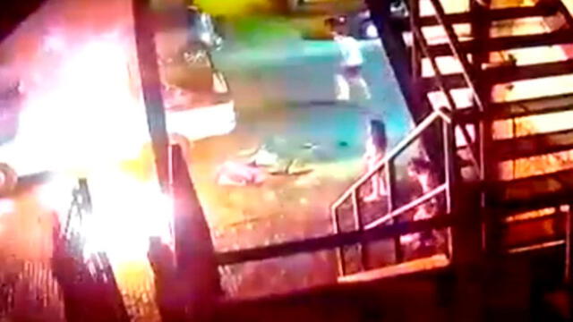 Mujer prendió fuego y mató a su exesposo dentro de una camioneta [VIDEO]