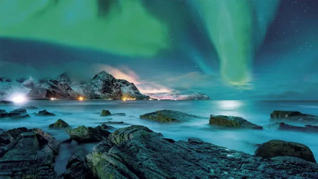 Auroras boreales en las Lofoten. Luces verdiazulados y ondulantes que cruzan el cielo en septiembre. Foto: Shutterstock.