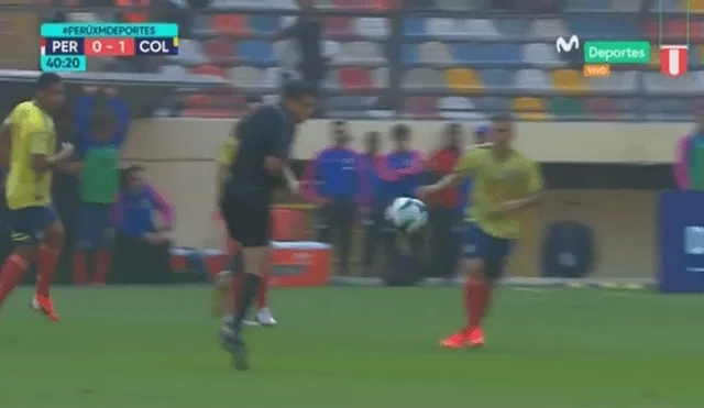 Perú vs. Colombia: Balón rebota en el árbitro y se aplica el nuevo reglamento [VIDEO]