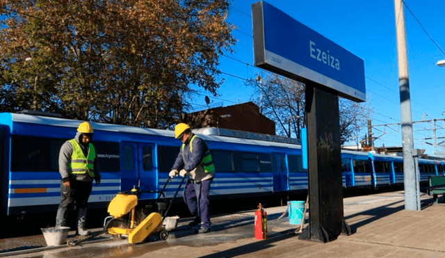 Hombre muere aplastado por tren tras ser empujado por policía