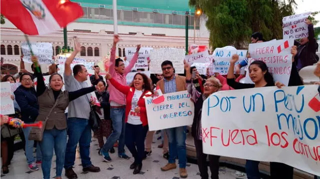 Ciudadanos exigen cierre del Congreso de la República en Chiclayo [VIDEO]