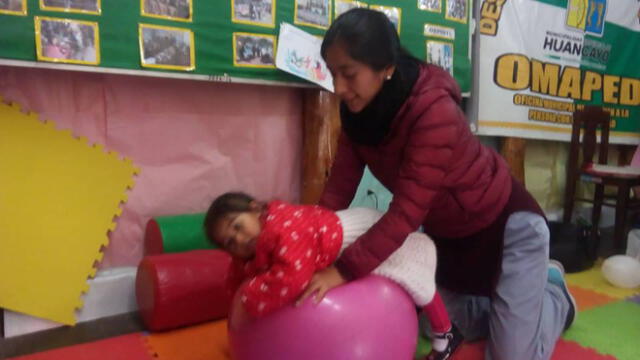 Huancayo: más de 50 niños con discapacidad son atentidos por especialistas del OMAPED