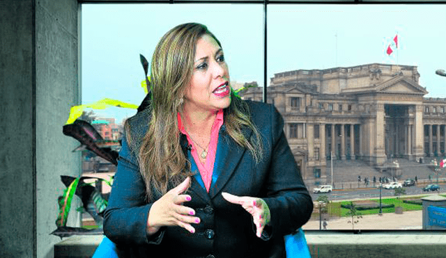 María Elena Portocarrero: “No se puede pedir renuncia a PPK. El precio es muy alto”