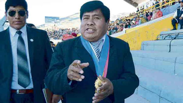 Gobernador de Puno llama desactualizados a candidatos que quieren sucederlo