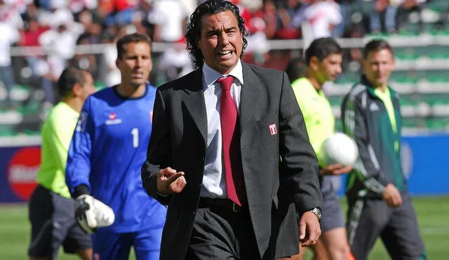 'Chemo' del Solar solo ganó seis de los 29 partidos en los que dirigió a la selección peruana. Foto: EFE