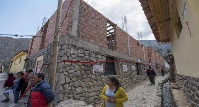 Cultura paraliza construcción de vivienda en Ollantaytambo.