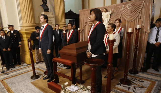 Congreso rinde homenaje póstumo a Enrique Bernales [VIDEO] 