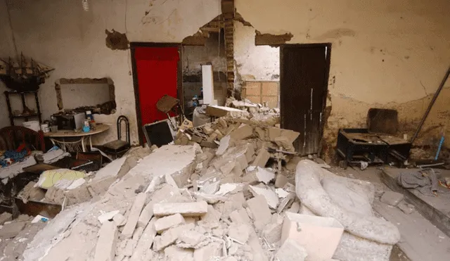 Barrios Altos: familias se salvan de morir tras derrumbe de pared de vivienda [FOTOS y VIDEO]