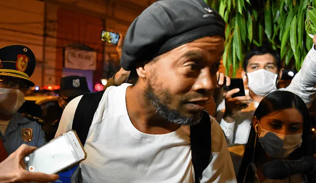 Ronaldinho cumple arresto domiciliario en Paraguay junto a su hermano. | Foto: AFP