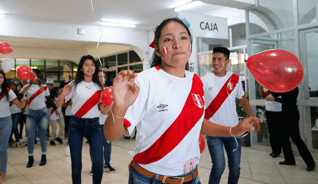 Alumnos de Academias Zárate apoyan a la selección peruana