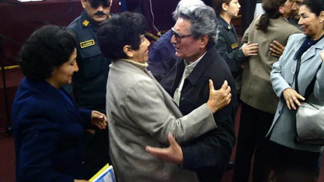 Colegio de Abogados de Lima expulsa a liberada terrorista Martha Huatay