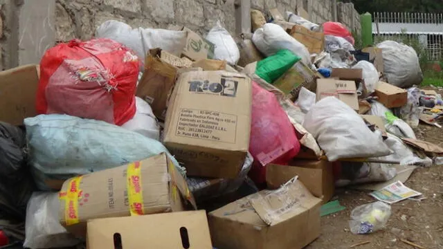 Reciclador usaba la calle para almacenar diversos residuos