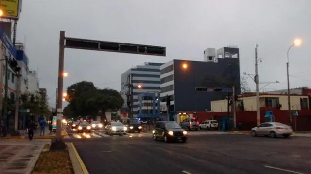 Semáforo malogrado en la Av. Javier Prado