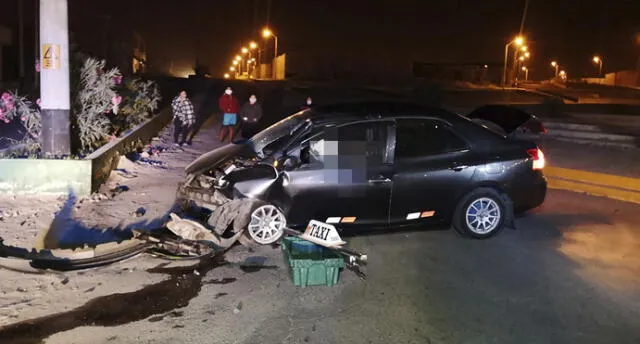 Trágico accidente. Taxista murió la noche del lunes al chocar su auto contra berma de avenida.