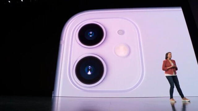 El iPhone 11 tiene solo doble cámara trasera.