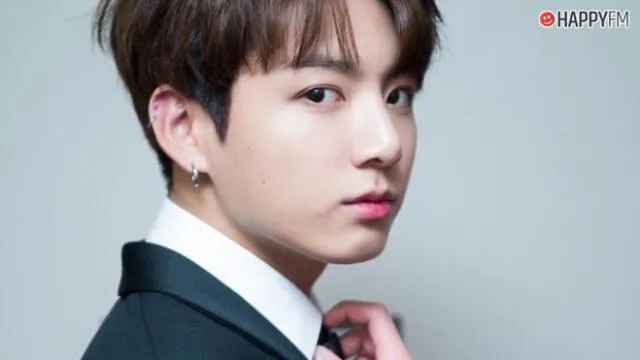 Jeon Jung-kook, conocido como Jungkook, es un cantante, bailarín, rapero, compositor, productor y modelo surcoreano.