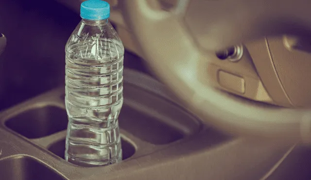 La peligrosa razón por la que nadie debe dejar botella con agua dentro de un auto
