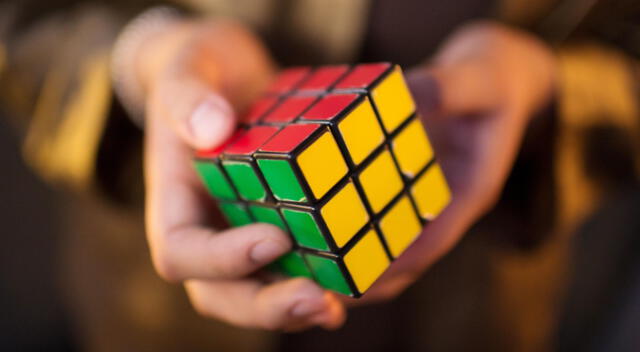 YouTube: ¡Impresionante! En solo 4 segundos logra resolver el cubo Rubik y establece nuevo récord [VIDEO]