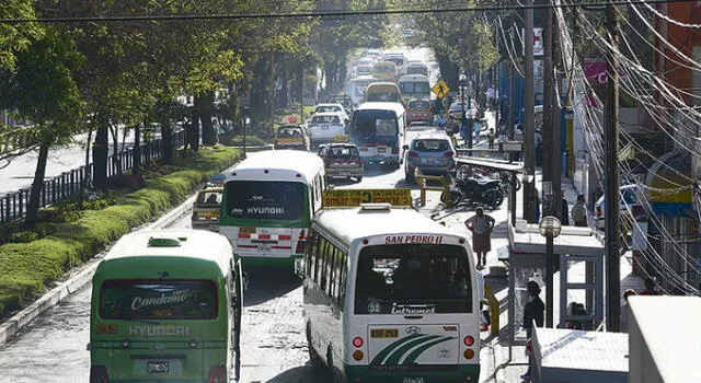 En Arequipa Omar Candia expuso proyecto de tranvía eléctrico a transportistas del SIT 