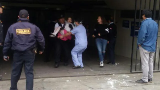 San Isidro: serenos evacuaron a las personas que quedaron atrapadas en la Clínica Ricardo Palma [VIDEO]