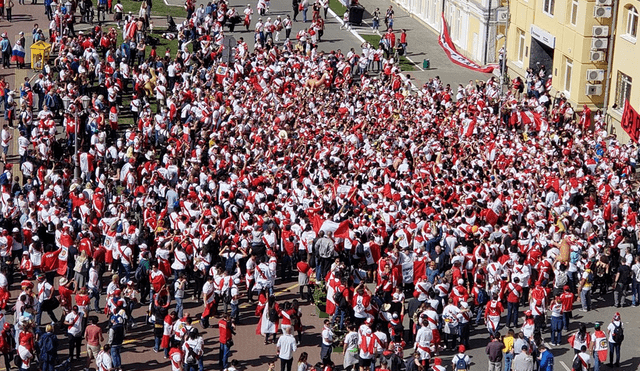 Perú vs Dinamarca: Increíble marcha de peruanos al estadio remece Rusia