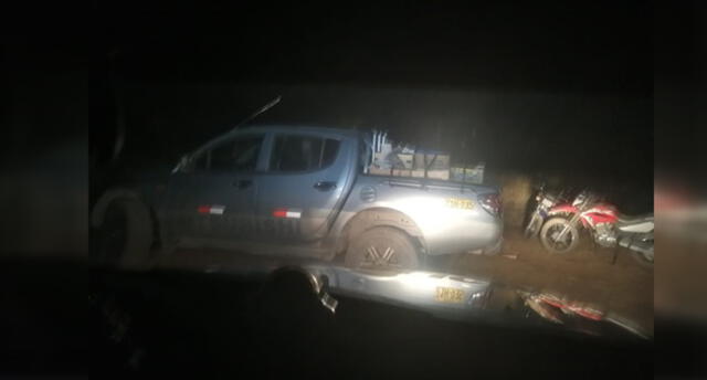 Moderna camioneta fue dejada abandonada por los falsos policías, en la vía Interoceánica.