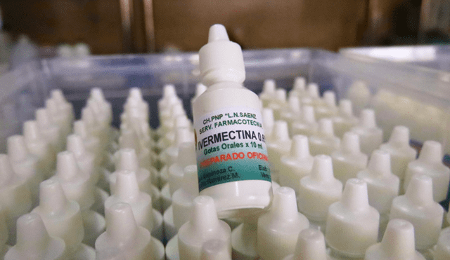 Químicos farmacéuticos de la PNP producen fármaco ivermectina. Foto: Policía Nacional /Twitter